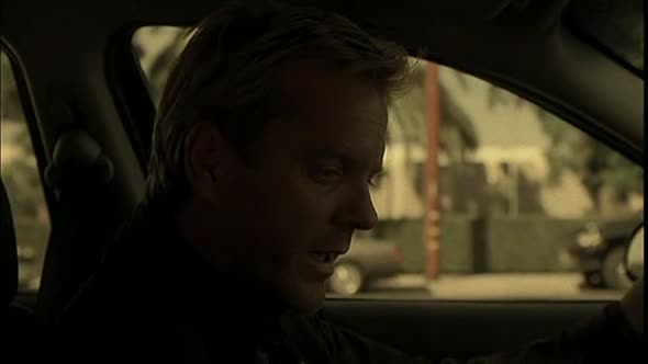 Náhled 24 Hodin - 24 S01E08 DVDrip CZDAB.avi (2)