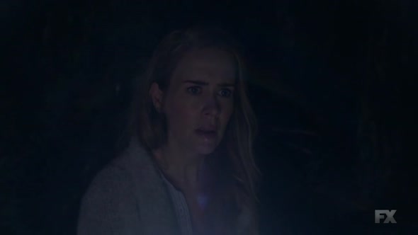 Náhled American Horror Story s06e02.avi (3)