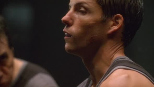 Náhled Battlestar Galactica CZ - 01x12 - Posledn zblesk Kobolu, st 1..avi (1)