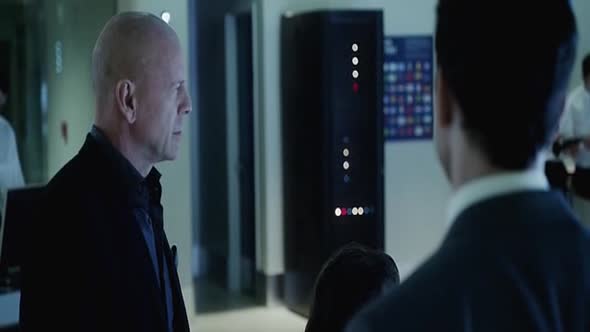 Náhled Vice (2015) HDRip.XViD.avi (8)