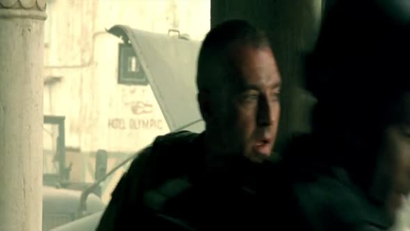 Náhled Černý jestřáb sestřelen (Black Hawk Down) (USA, 2001 - HD 720p - CZ dabing - H264 - AAC 2CH).mkv (4)