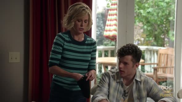 Náhled Modern.Family.S08E04.HDTV.x264-LOL.mkv (5)