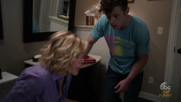 Náhled Modern.Family.S08E04.HDTV.x264-LOL.mkv (7)