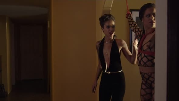 Náhled Submission.S01E04.HDTV.x264-FLEET.mkv (5)