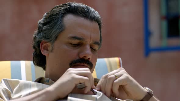 Náhled Narcos.S02E05.720p.WEBRip.x264-SKGTV.mkv (2)