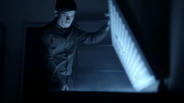 Náhled Zmetci-(Misfits)-s01e06.avi (2)