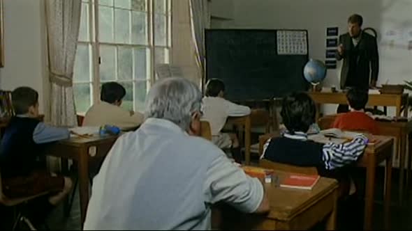 Náhled Fantozzi ve škole (1995).avi (4)