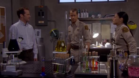 Náhled Heureka mesto divu - Eureka ( serial 2010 ) CZ S03E03 - Umely sampion.avi (1)