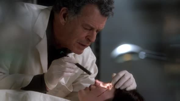 Náhled Fringe.S04E11.Making.Angels.DVDRip.XviD.MultiDub.CZ-pix.avi (5)