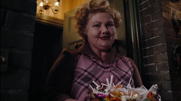 Náhled Charlie.and.the.Chocolate.Factory.2005.1080p.BrRip.x264.BOKUTOX.YIFY.mp4 (6)