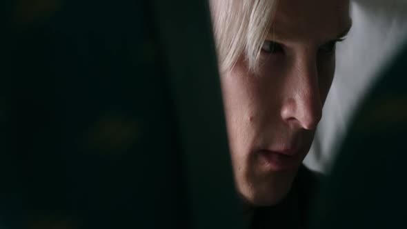 Náhled WikiLeaks.2013.BDRip.DivX.AC3.CZ.dabing.avi (8)