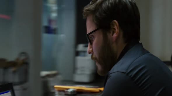 Náhled WikiLeaks.2013.BDRip.DivX.AC3.CZ.dabing.avi (9)