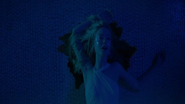 Náhled The Neon Demon_2016_hc.titulky.CZ.avi (10)