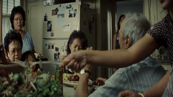 Náhled Gran.Torino.2008.1080p.BDrip.x264(audio-English,French,Portuguese,Spanish,Italian; 27 embedded subs).mkv (5)