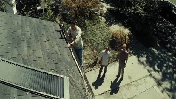 Náhled Gran.Torino.2008.1080p.BDrip.x264(audio-English,French,Portuguese,Spanish,Italian; 27 embedded subs).mkv (6)
