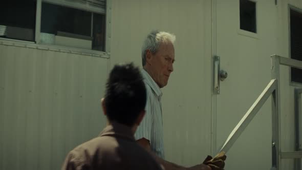 Náhled Gran.Torino.2008.1080p.BDrip.x264(audio-English,French,Portuguese,Spanish,Italian; 27 embedded subs).mkv (8)