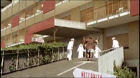Náhled Tragéd Fantozzi-(1976).avi (6)