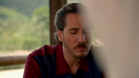 Náhled Narcos.S01E07.720p.WEBRip.x264-TASTETV.mkv (3)