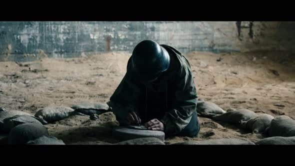 Náhled Under sandet. (Land of Mine).2015.CZ titulky.BRRip.720p.avi (1)