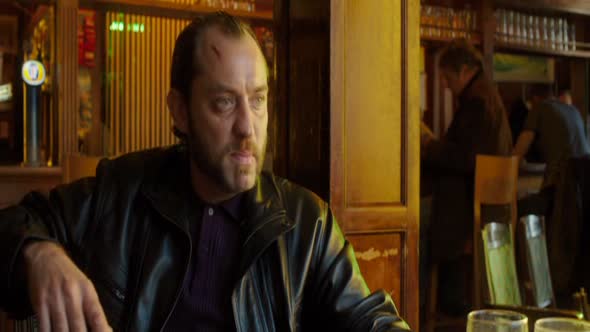 Náhled Dom.Hemingway.2013.DVDRip.XviD.CZ – H.avi (8)