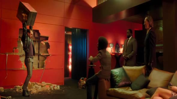 Náhled Dom.Hemingway.2013.DVDRip.XviD.CZ – H.avi (9)