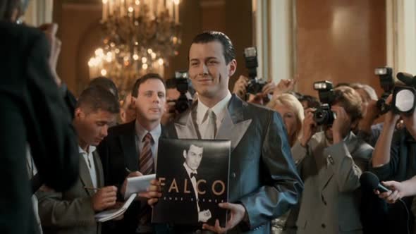 Náhled Falco.2008.AC3.DVDRip.XviD.CZ.avi (4)