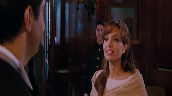 Náhled Cizinec-2010-Angelina-Jolie-720p.mkv (3)