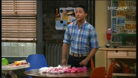 Náhled Tři kluci a nemluvně S01E10 - Baby Daddy - TVrip CZdabing.avi (1)