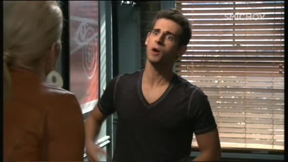 Náhled Tři kluci a nemluvně S01E10 - Baby Daddy - TVrip CZdabing.avi (6)