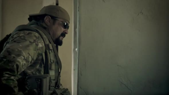 Náhled Sniper-2016-Special Ops-cz.tit.vlož-S.Seagal-novinka.avi (10)