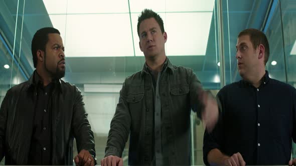 Náhled 22 JUMP STREET 2014 BluRay 1080p DTS EN DD5.1 CZ dabing.mkv (1)