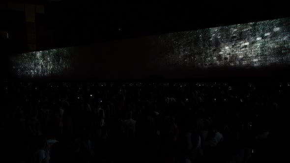 Náhled Roger Waters The Wall (2014) Ang.dab CZ.tit.BDRip (Hudební.Dokumentární).mkv (7)