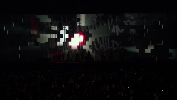 Náhled Roger Waters The Wall (2014) Ang.dab CZ.tit.BDRip (Hudební.Dokumentární).mkv (10)