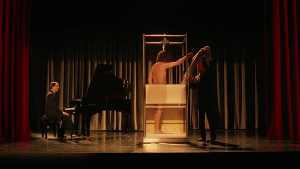 Náhled Do Říma s láskou (2012 Komedie Romantický).avi (7)