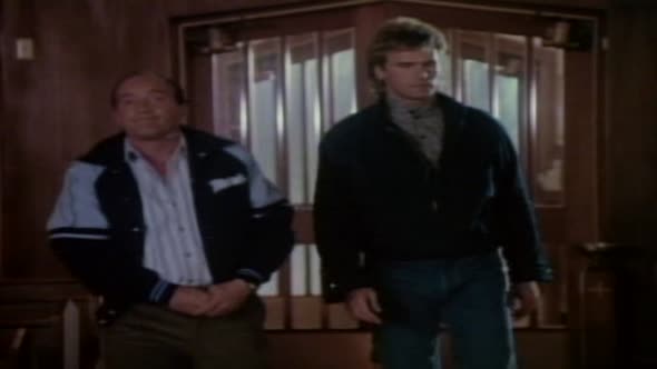 Náhled MacGyver.S03E03.DVDRip.XviD.CZ.avi (6)
