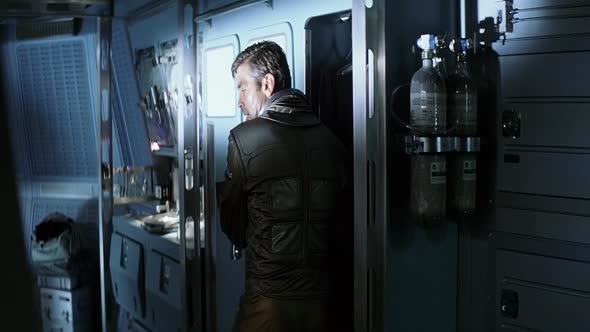 Náhled Solaris-2002-720p-HDTVRip-x264-ExtraTorrentRG.mp4 (2)