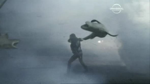 Náhled Sharknado.3.Oh.Hell.No.2015.TVRip.XviD.CZ.dabing.avi (3)