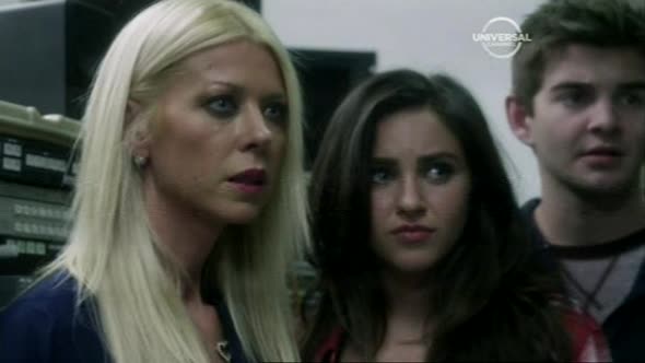 Náhled Sharknado.3.Oh.Hell.No.2015.TVRip.XviD.CZ.dabing.avi (9)