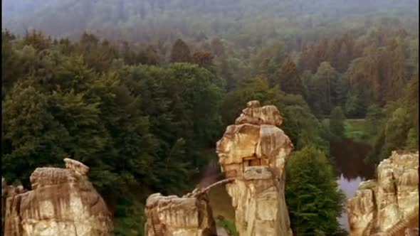 Náhled Šifra Karla Velikého (Die Jagd nach dem Schatz der Nibelungen - 2008) 480p cz dabing, akční, dobrodružný, mysteriózní.avi (6)
