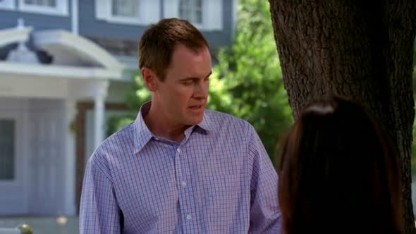 Náhled Zoufalé manželky - Desperate Housewives S01E04 DVDrip CZDAB.avi (10)