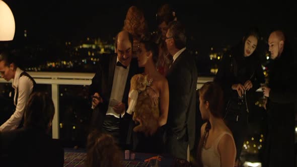 Náhled Zivot.je.zivot.2015.DVDRip.XviD.CZ.avi (5)