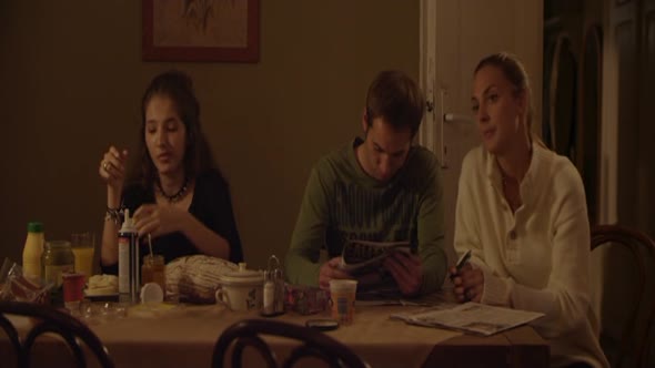 Náhled Zivot.je.zivot.2015.DVDRip.XviD.CZ.avi (7)