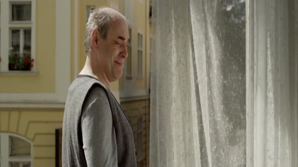 Náhled Zivot.je.zivot.2015.DVDRip.XviD.CZ.avi (9)