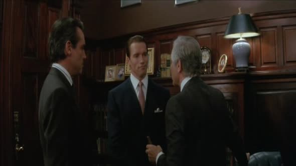 Náhled Arnold-Schwarzenegger-Špinavá-dohoda-CZ....avi (6)