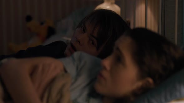 Náhled Stranger.Things.S01E06.WEBRip.x264-Nicole.mkv (2)
