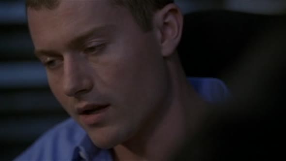 Náhled 24 Hodin - 24 S03E02 DVDrip CZDAB.avi (2)