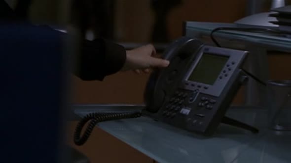 Náhled 24 Hodin - 24 S03E02 DVDrip CZDAB.avi (3)