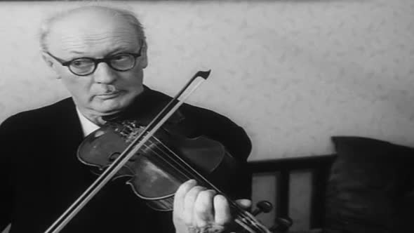 Náhled Intimní osvětlení - 1965 DVDrip CZfilm.mp4 (6)