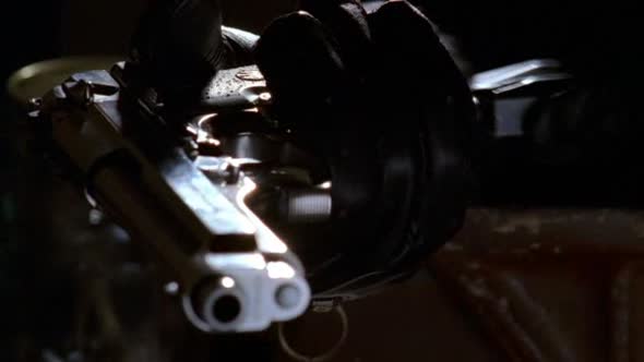 Náhled Kriminalka Las Vegas 05x24.Grave.Danger.Part.I DVDRIP CZ.avi (2)