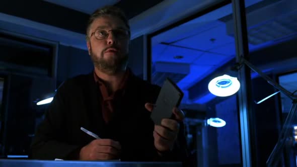 Náhled Kriminalka Las Vegas 05x24.Grave.Danger.Part.I DVDRIP CZ.avi (8)